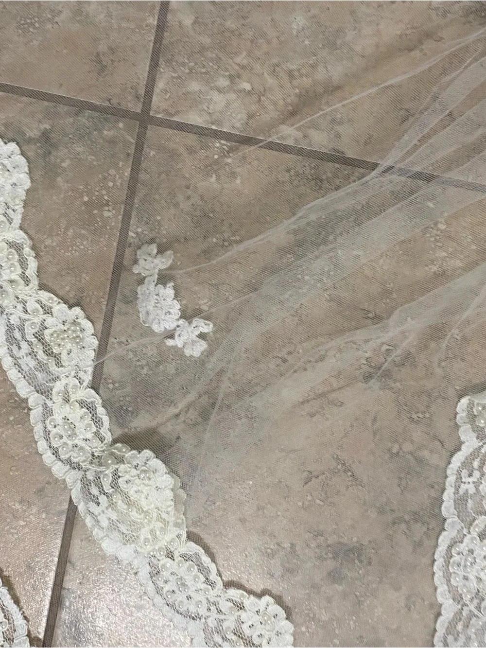 Ivory 2 Tiered Pearl Lace-Edged Appliqué Scalloped 35”L Comb Wedding Bridal Veil